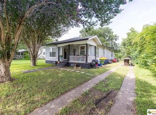1120 Saint Paul St, Gonzales, TX 78629