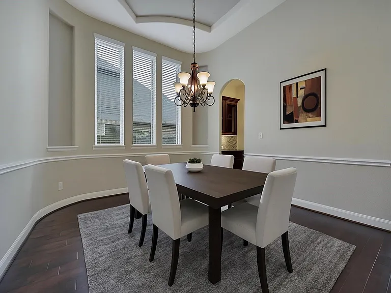 2718 Carriage Hollow Ln — Photo 4