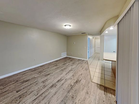 4th image of 3051 Bay Tree Dr