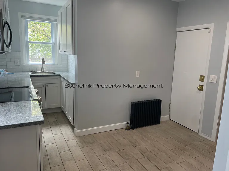 340 Smith St — Photo 6