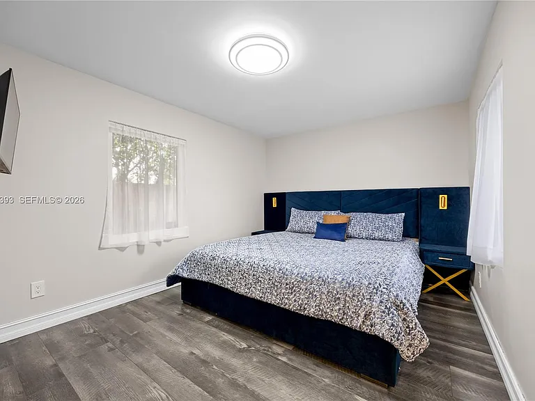 1523 Monroe St — Photo 18