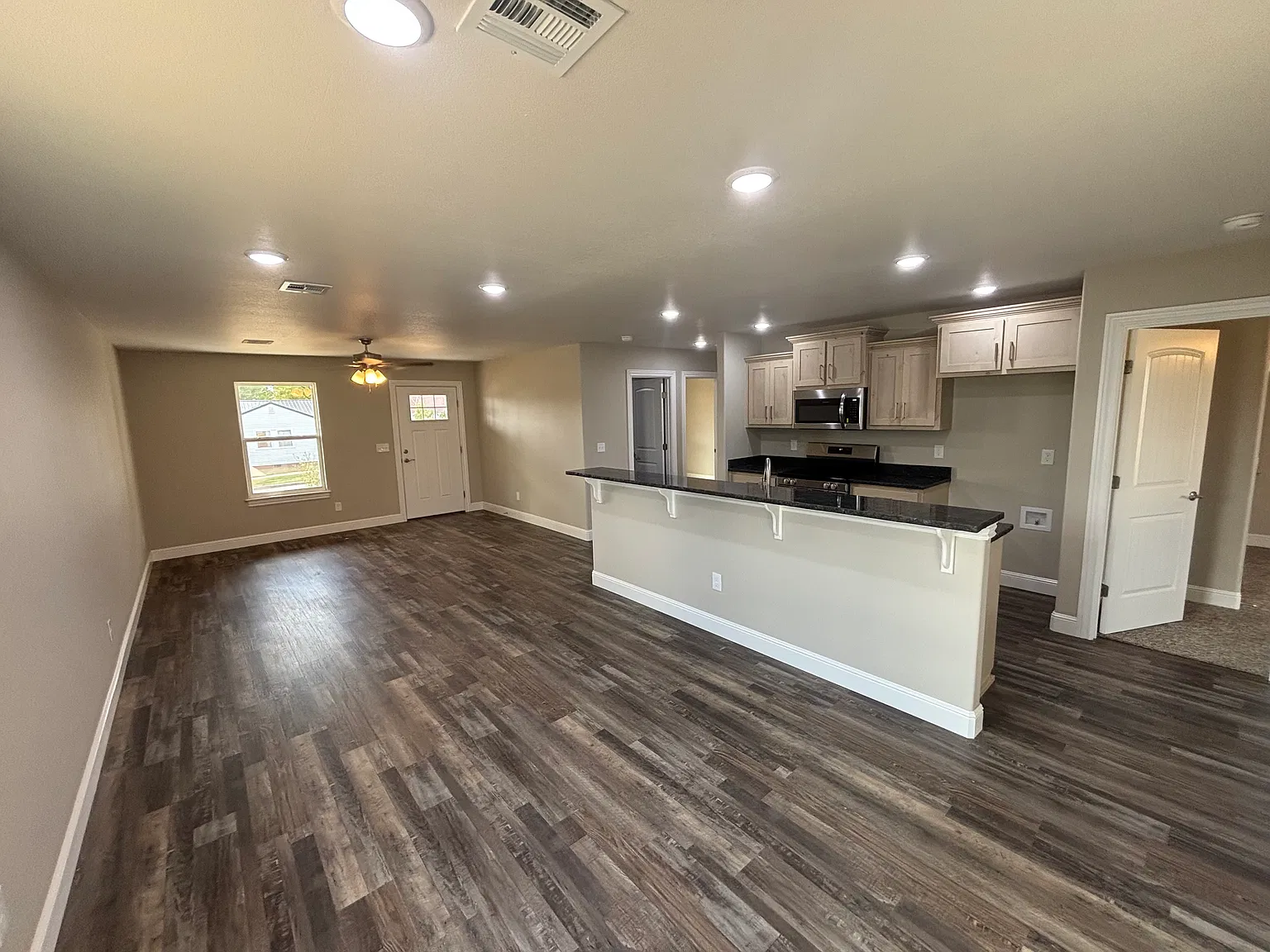 3 bed, 1200 sqft, $1,300 — Photo 4