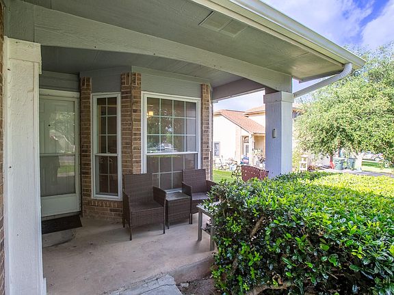 3rd image of 752 Faircrest Dr