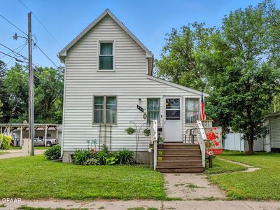 611 5th Ave S, Grand Forks, ND, 58201