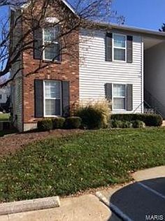 2nd image of 1530 Surrey Ln