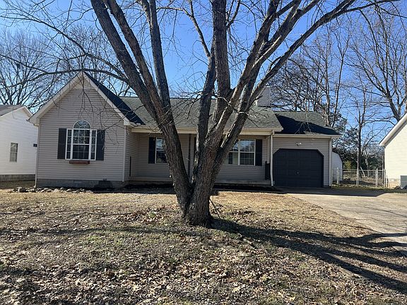 3rd image of 211 Heritage Cir E