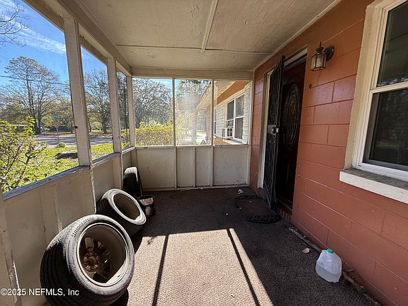 5th image of 5508 SILVERDALE Avenue