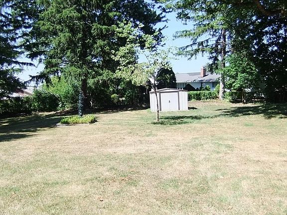 Oversized rear yard with shed.
