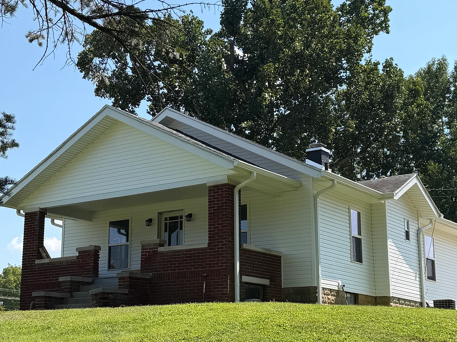 3 bed, 1400 sqft, $1,850 — Photo 3