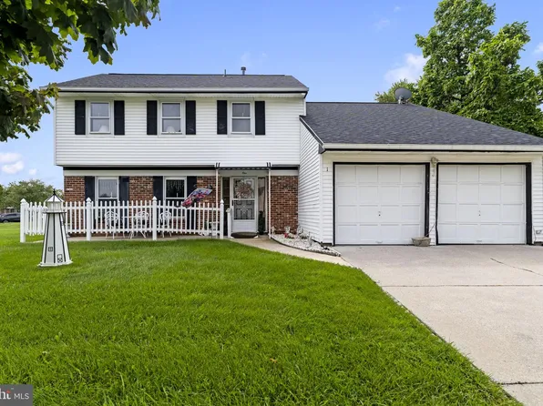 1 Avella Ln, Sicklerville, NJ 08081