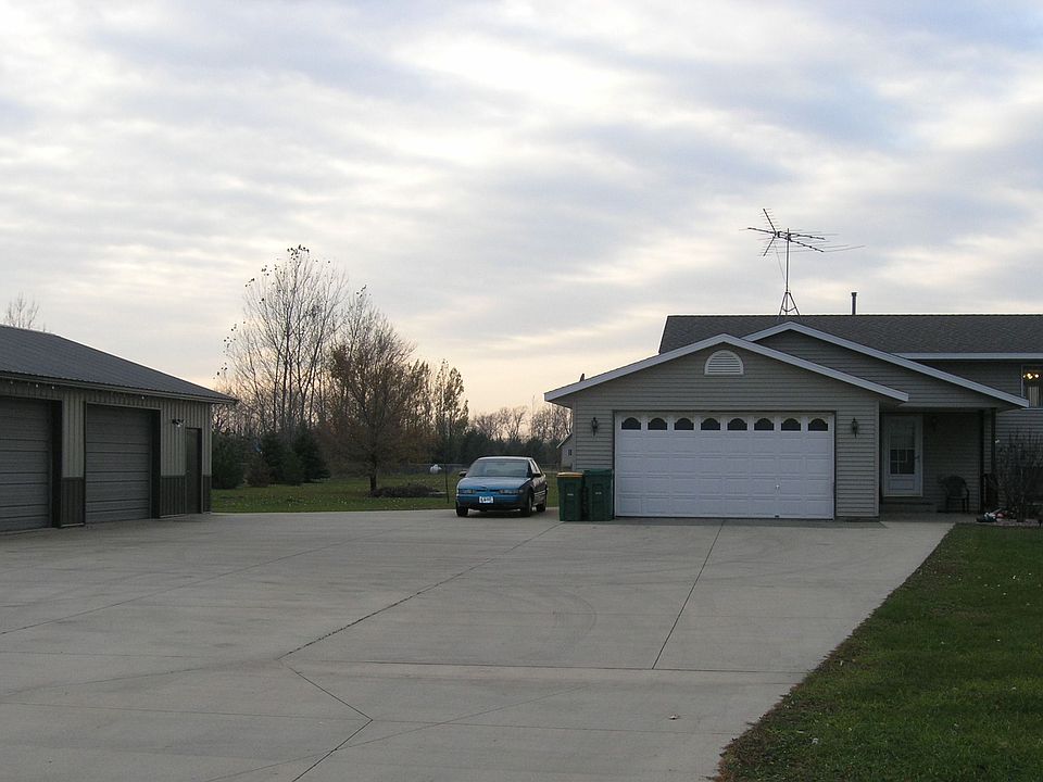Fenced in Yard/Extensive concrete driveway area