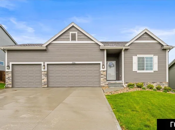 21064 Monroe St, Elkhorn, NE 68022