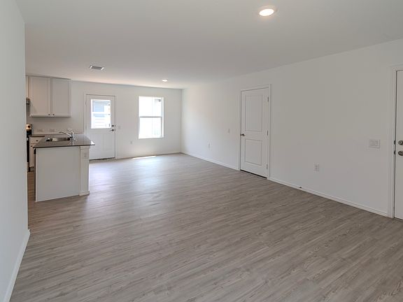5th image of 1115 Janzen Rd