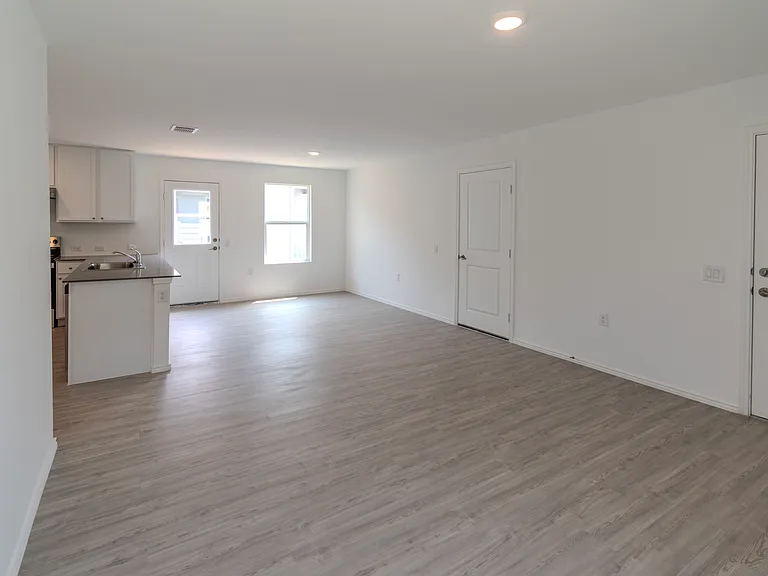 1115 Janzen Rd — Photo 5