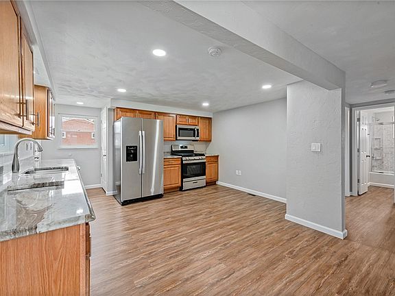 3rd image of 110 N Thompson Ln
