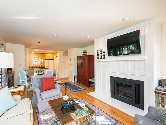 4th image of 4561 Park Lake Dr