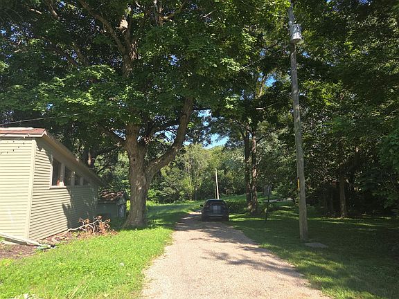 5th image of 1025 Clark St