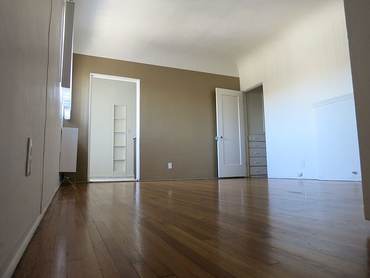1st image of 841 W 42nd Pl APT 4