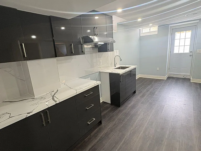 43 Ogston Cres #BASEMENT — Photo 4