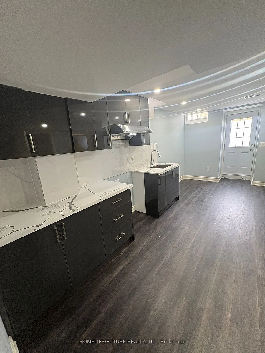 Building Photo - 43 Ogston Cres #BASEMENT