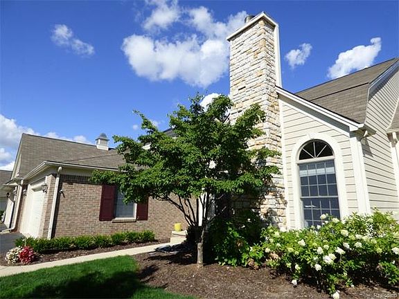 3rd image of 16854 Lochmoor Cir W