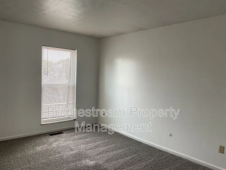 961 Taylorsview Dr — Photo 22