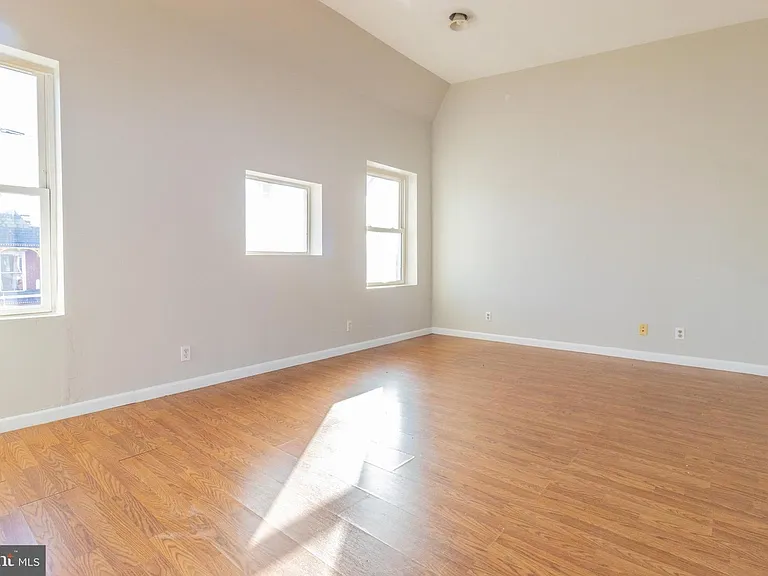 2124 Bolton St #3 — Photo 5