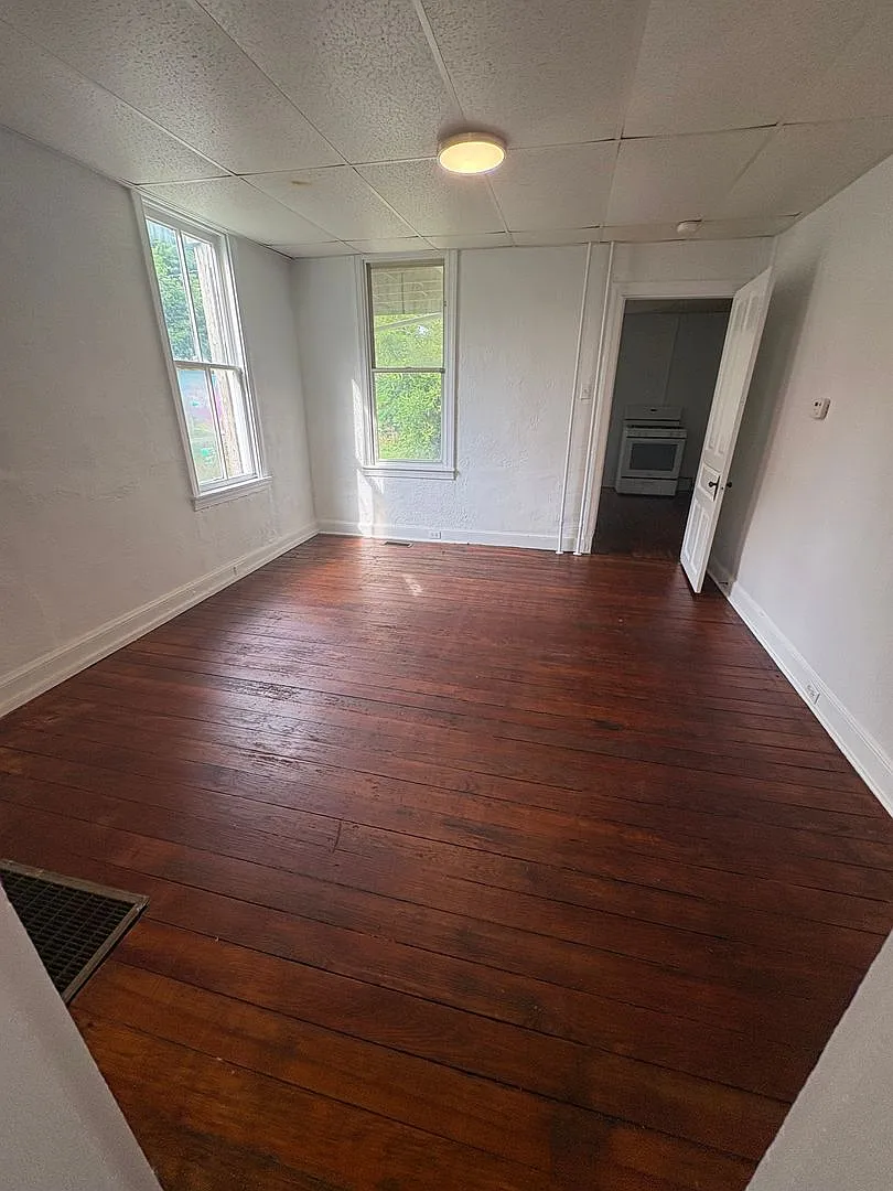 2 Bedrooms coming soon in York City SD — Photo 4