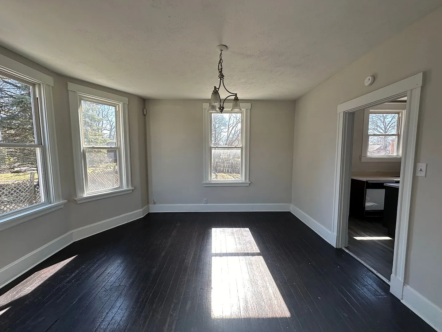 Cheviot- Adorable 3 Bed 2 Bath — Photo 3