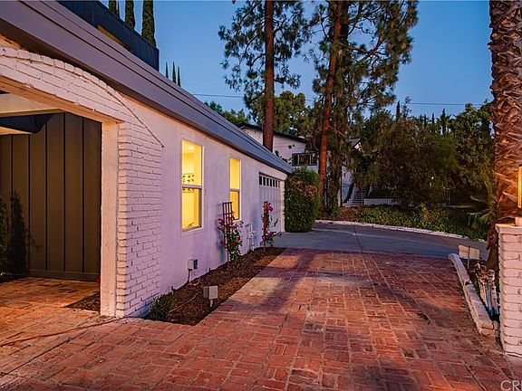 3rd image of 4796 Poe Ave