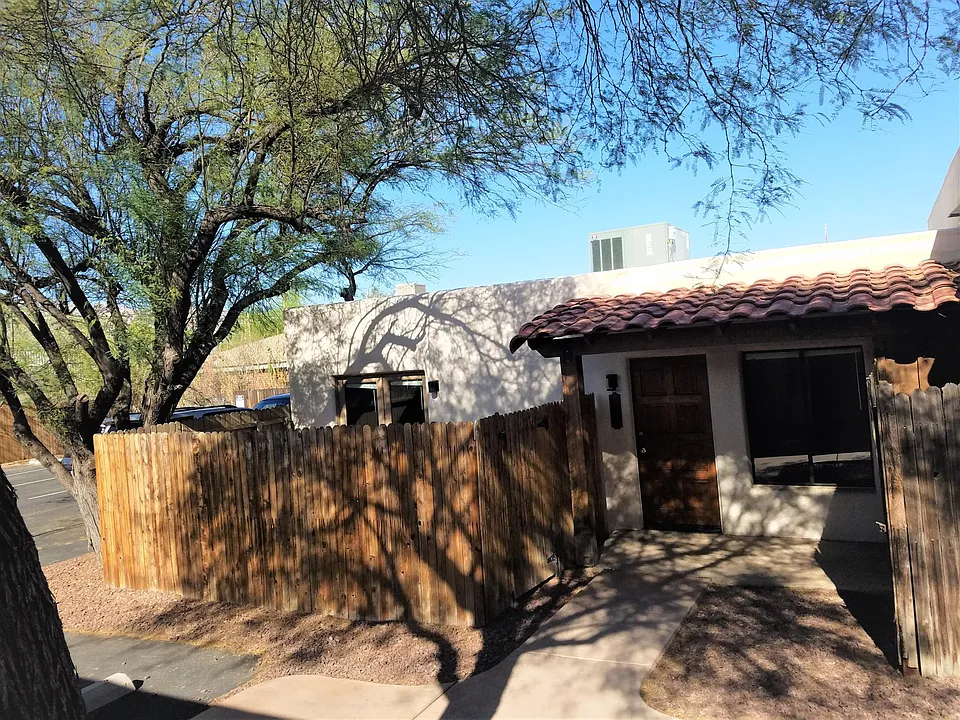 END UNIT NEXT TO PARKING