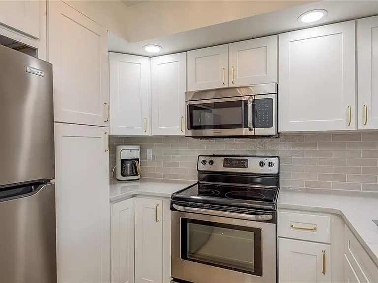 320 Island Way #209 — Photo 17