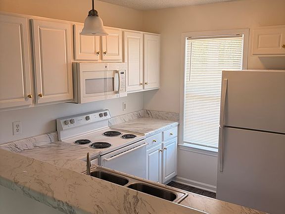 4th image of 4617 McClelland Dr #H-201