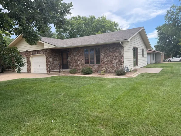 3600 A & B Radcliffe Ter #A, Hutchinson, KS 67502