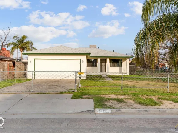 9717 Howard St, Lamont, CA 93241