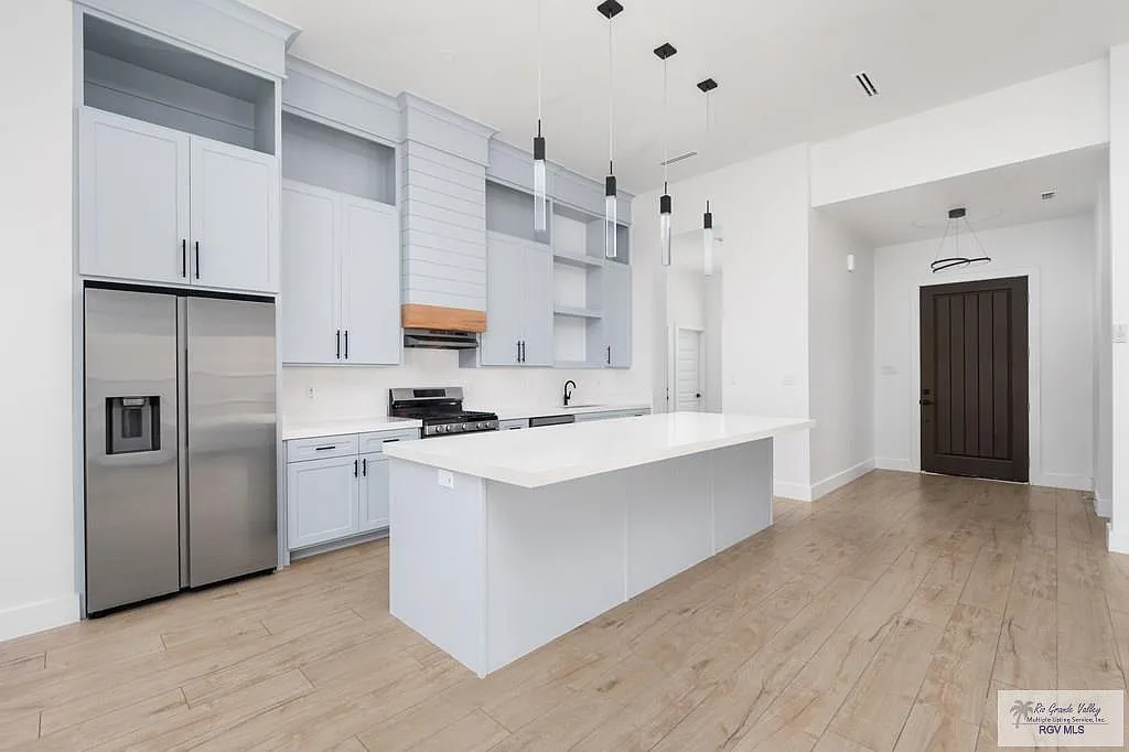 4 bed, 3.0 bath, 2368 sqft, $3,150 — Photo 4