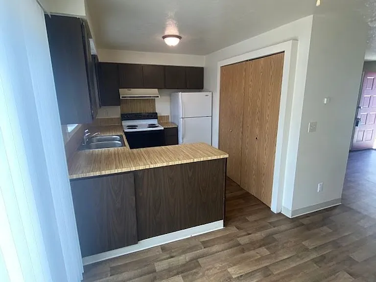 1216 S Juniper St — Photo 5