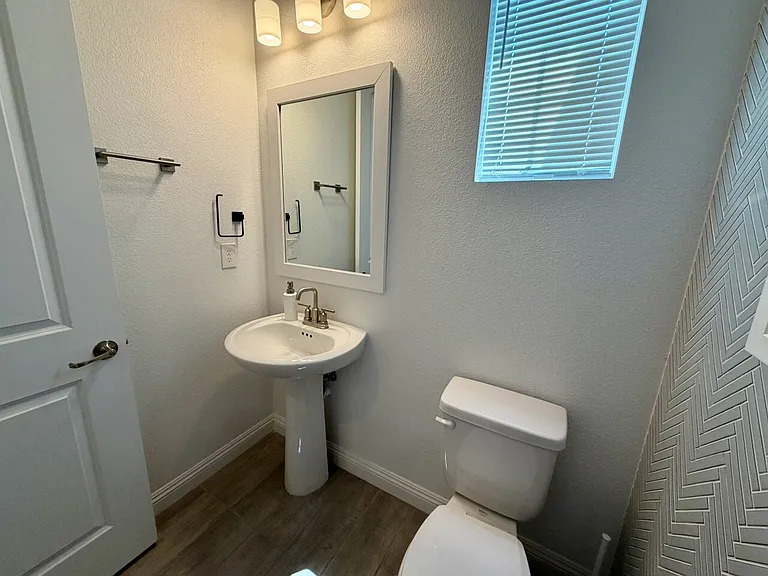 802 Royal Beekman St — Photo 21
