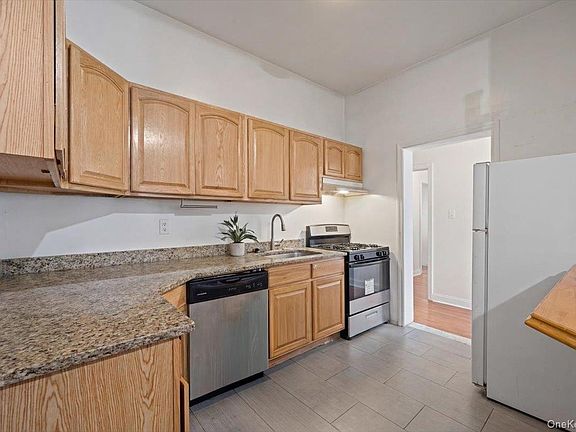 5th image of 94 Elliott Avenue