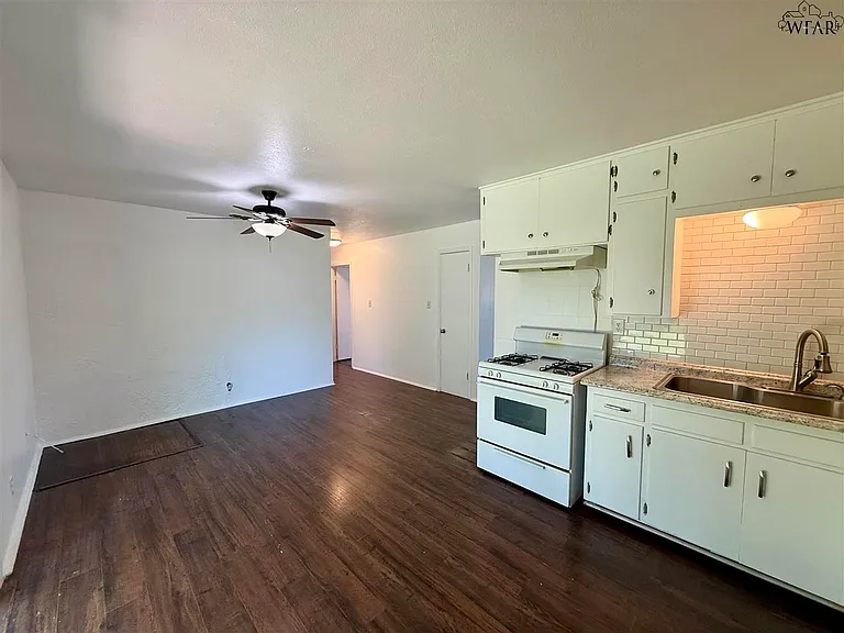 4114 Mustang St — Photo 8