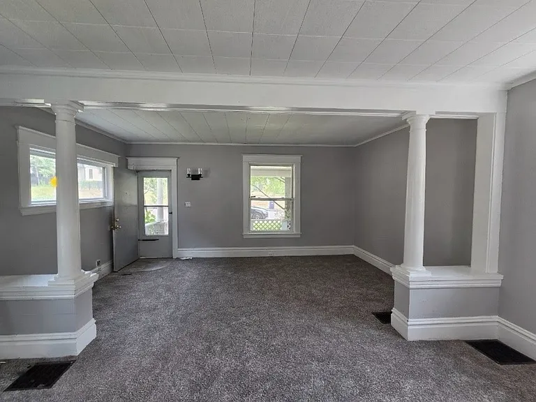 635 Worden St SE — Photo 2