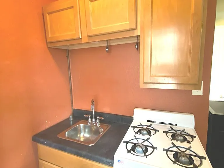 1527 Marshall — Photo 32