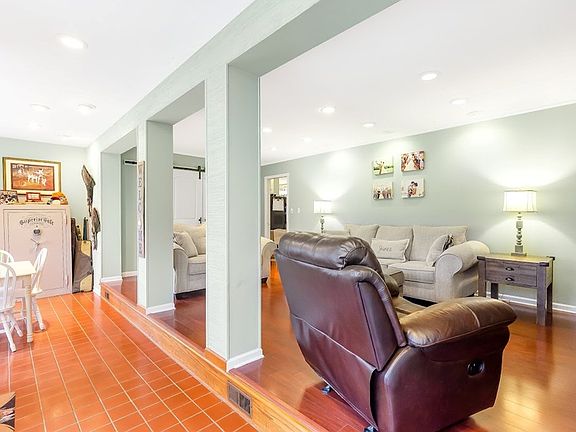 5th image of 185 Fairlawn Dr