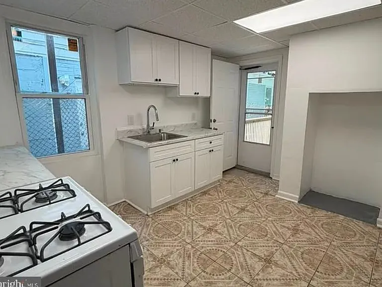 86 Spring St — Photo 16