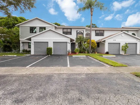 230 NW 106th Ter, Pembroke Pines, FL 33026