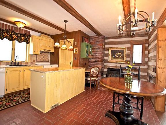 Eat-in Kitchen