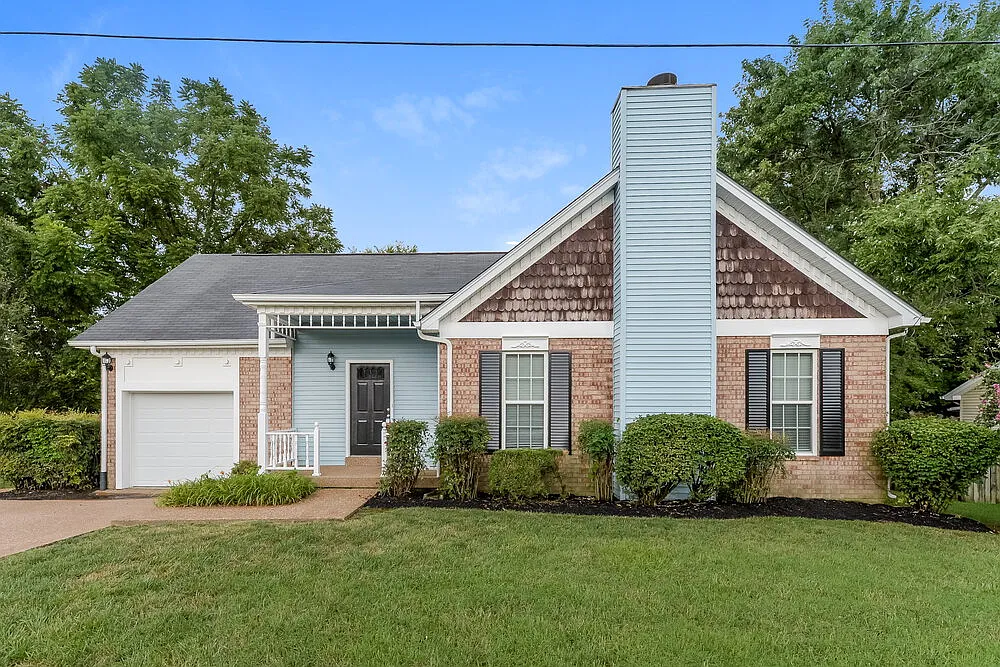 3 bed, 2.0 bath, 1450 sqft, $3,140 — Photo 1