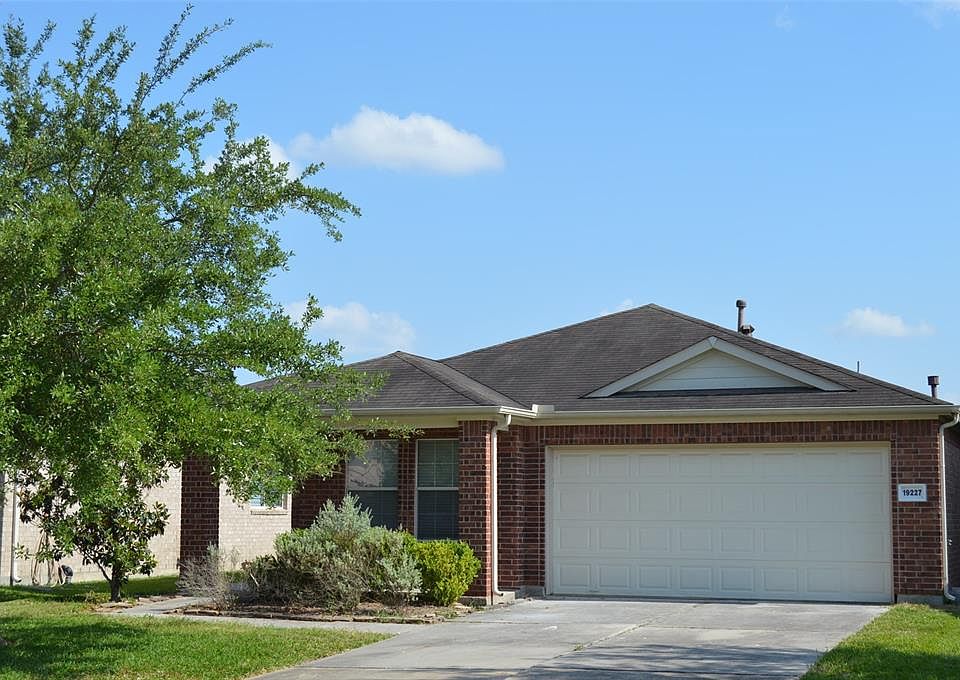 1st image of 19227 Mission Cove Ln