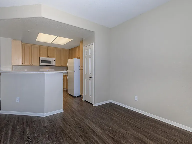 Laurel Glen Apartment Homes — Photo 47