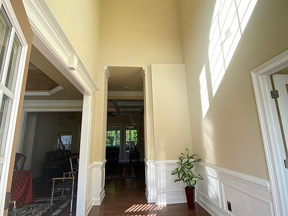 2nd image of 104 Lawnwood Ct